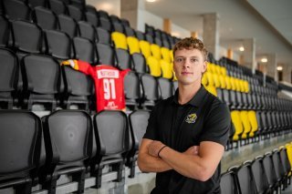 Yonas Berthoud a troqué le maillot du HC Sierre (en arrière-plan) contre celui d'Ajoie.